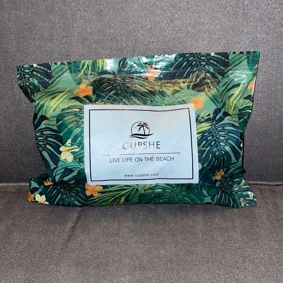 NEW. CUPSHE 1 piece swimsuit. Size Large - Picture 6 of 6